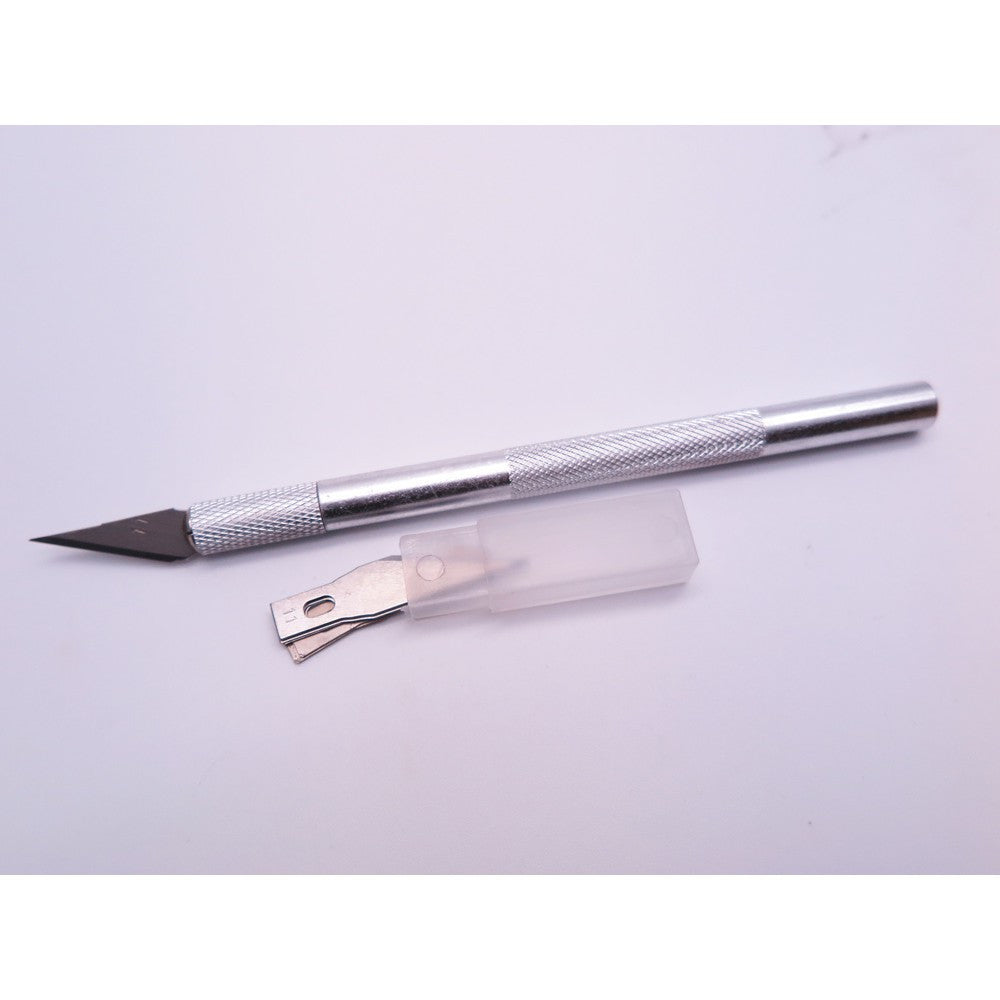 Art knife with spare blade